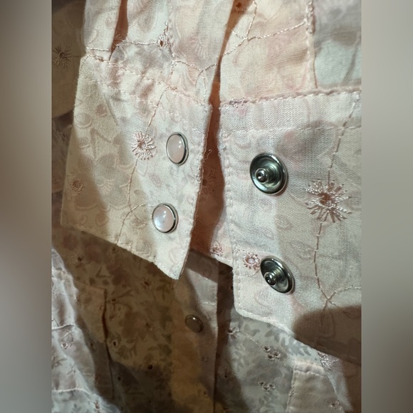 285 // Rockies peach eyelet snap Western top // XL - Picture 4 of 4